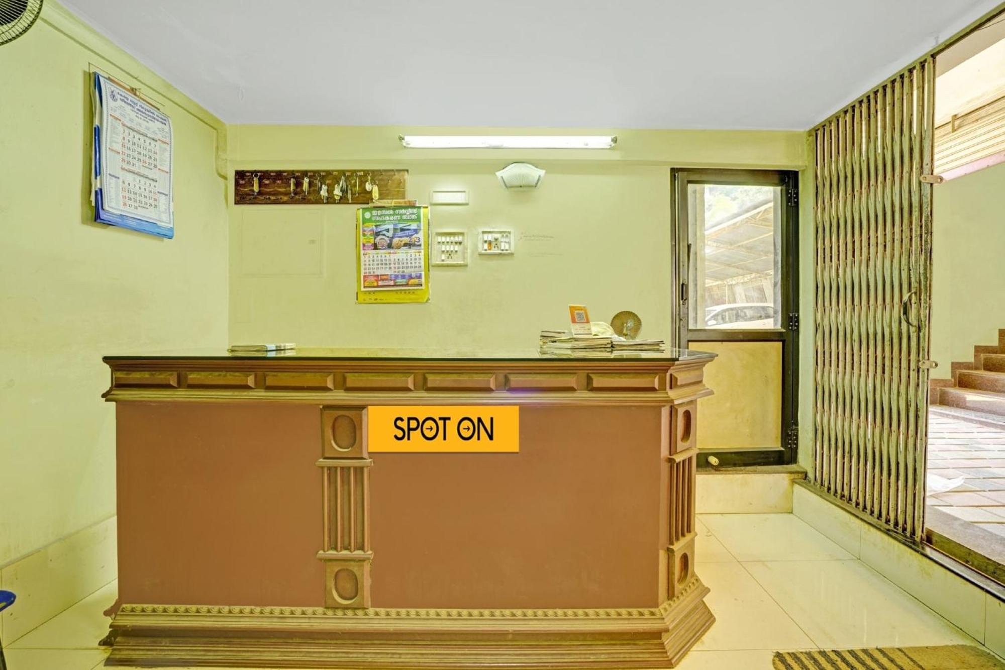 Hotel O Ss Residency Punalur Esterno foto